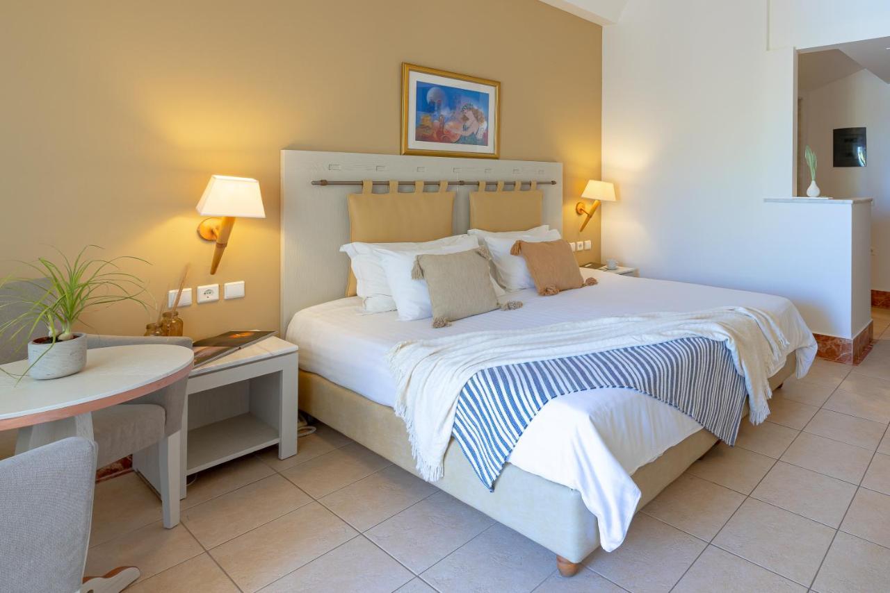 Twin Room Side Sea View